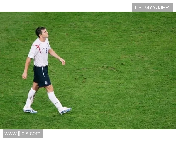 聚焦全球足球巨星精彩瞬间，感受赛场上各路英雄的拼搏与荣耀