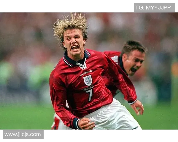 足球巨星手绘九宫格艺术图集 领略球场传奇人物的独特风采