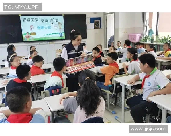 足球明星助力禁毒宣传 共同守护青少年健康成长